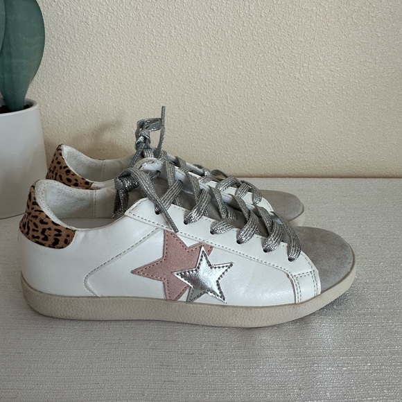 JF Zaylee White /Gray Sninny Lace Up Sneakers Woman’s 6 - Picture 3 of 12